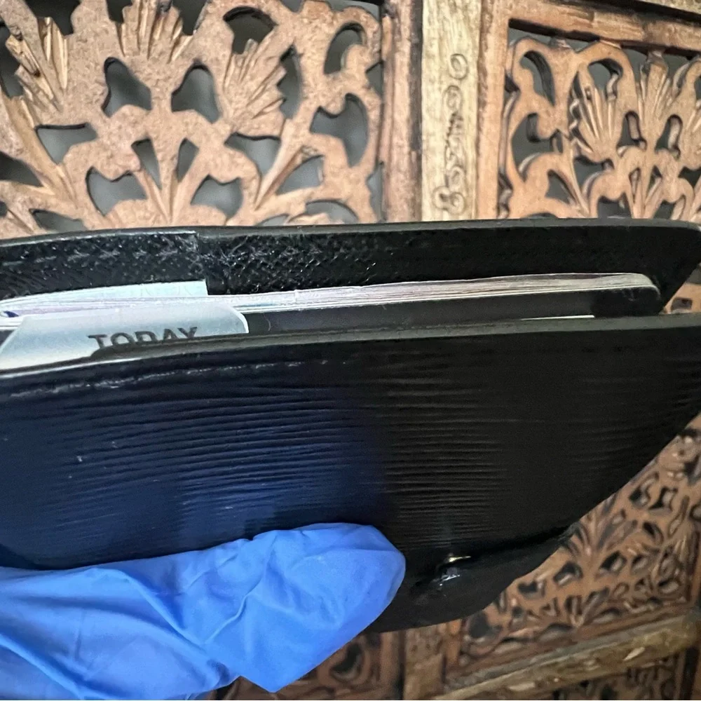 🔥 Authentic Louis Vuitton Black Epi PM Agenda Passport Holder - Picture 14 of 16